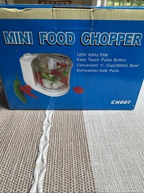 Mini Food Chopper - CH007; Dishwasher-safe parts; 1 1/2 cup bowl